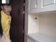 少妇发春诱惑送餐员做爱